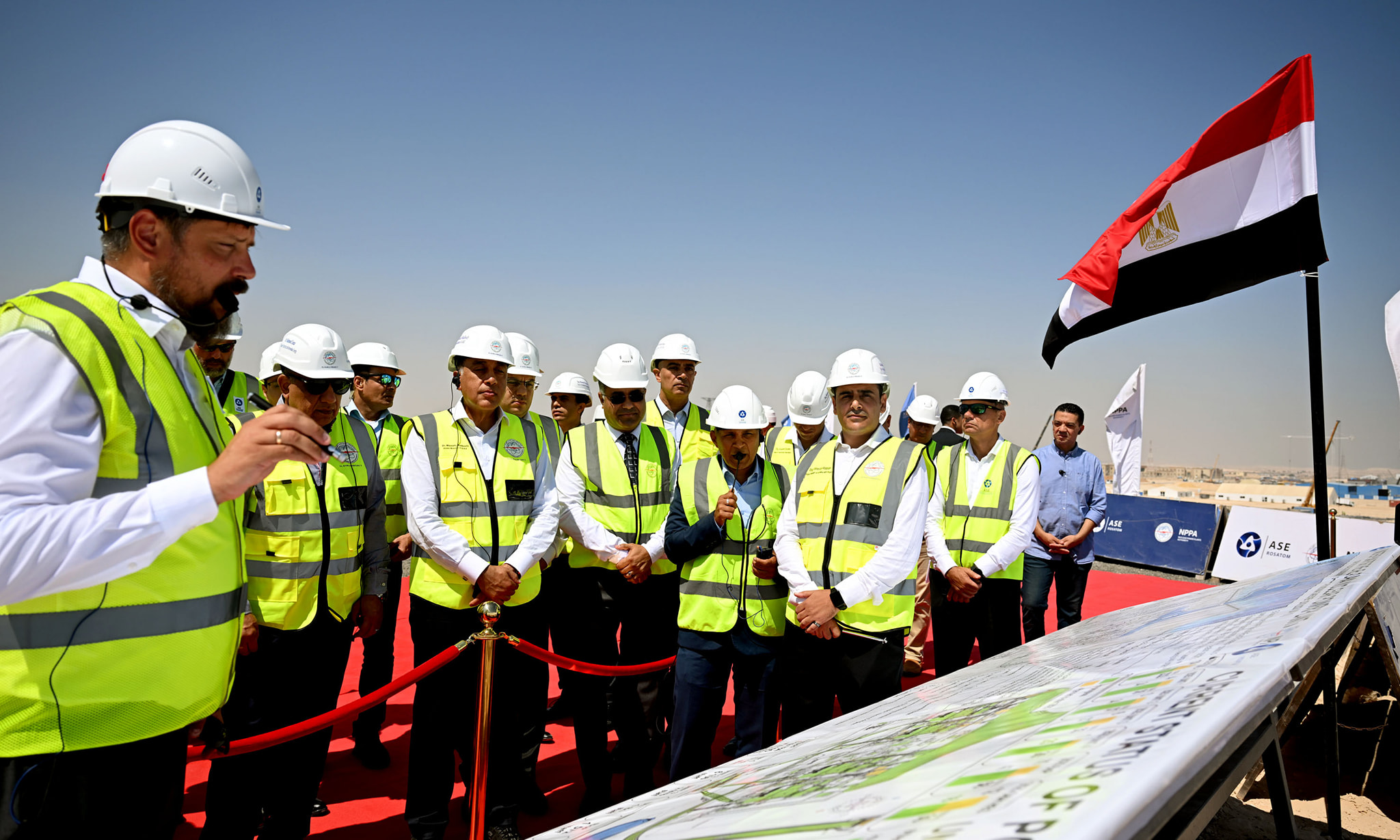 رئيس الوزراء يتفقد موقع إنشاء المحطة النووية بالضبعة