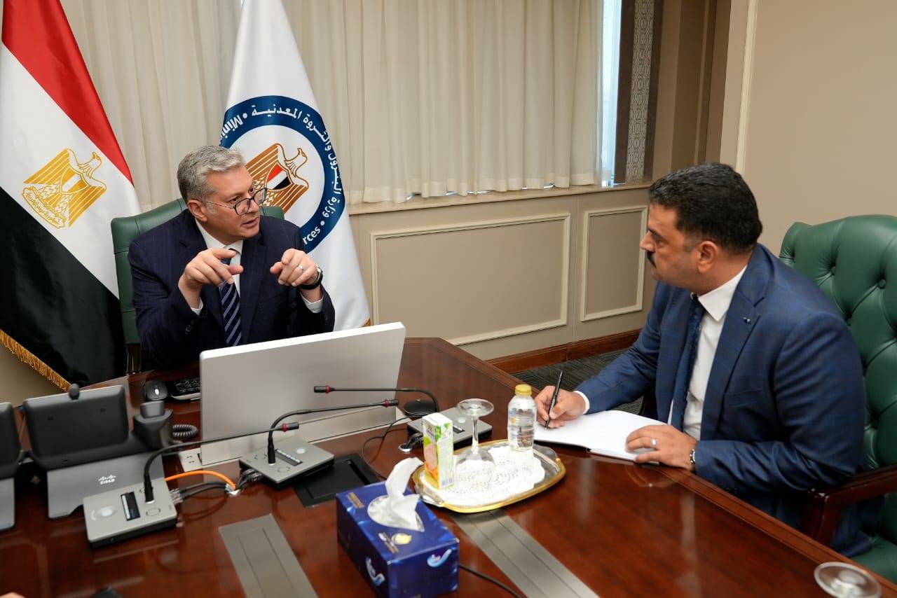 وزير البترول يجتمع مع رئيس هيئة الثروة المعدنية