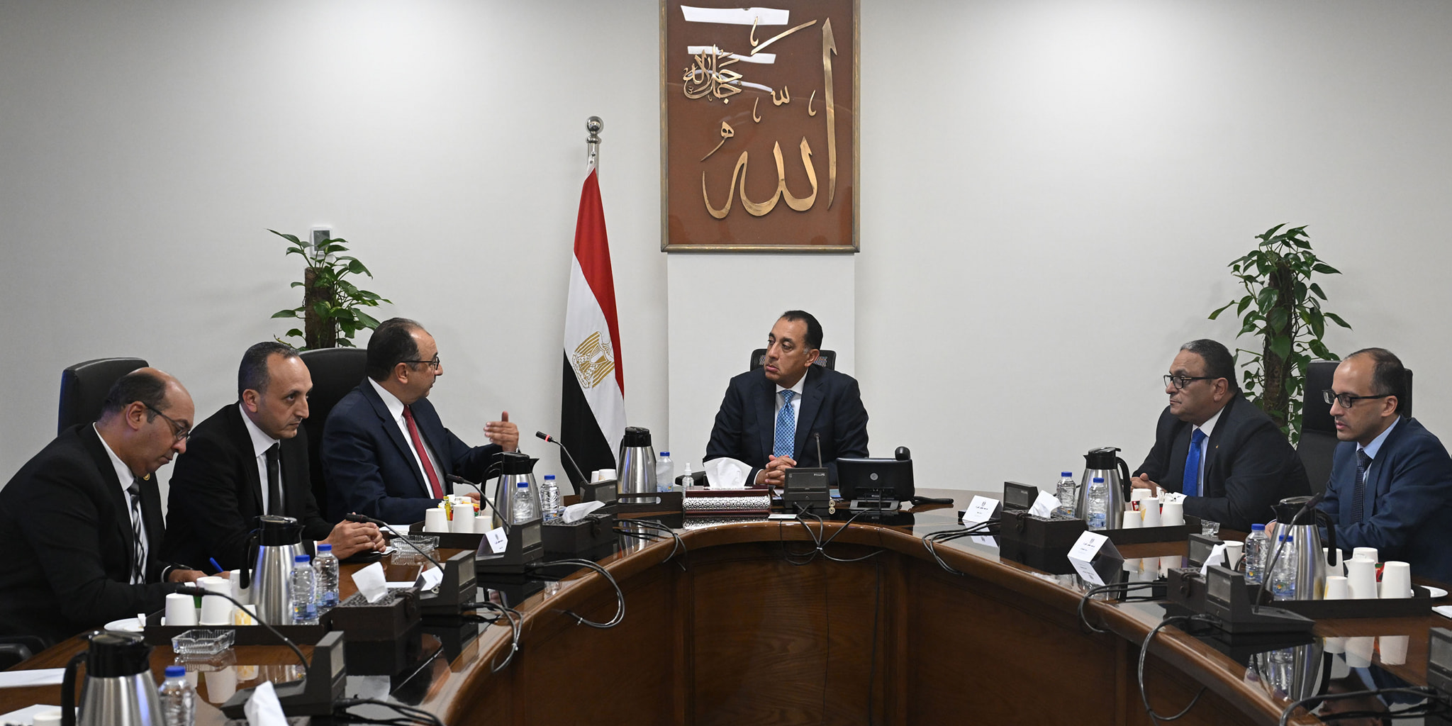 رئيس الوزراء يتابع مع وزير قطاع الأعمال العام عدد من الملفات
