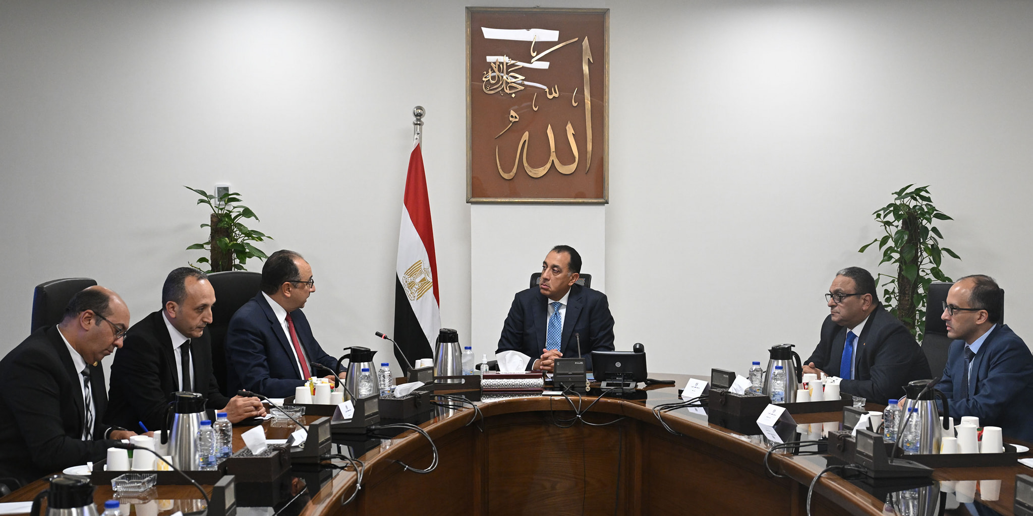 رئيس الوزراء يتابع مع وزير قطاع الأعمال العام عدد من الملفات