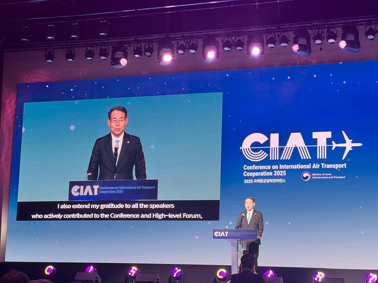 وزير الطيران يشارك في مؤتمر CIAT 2025 بكوريا الجنوبية