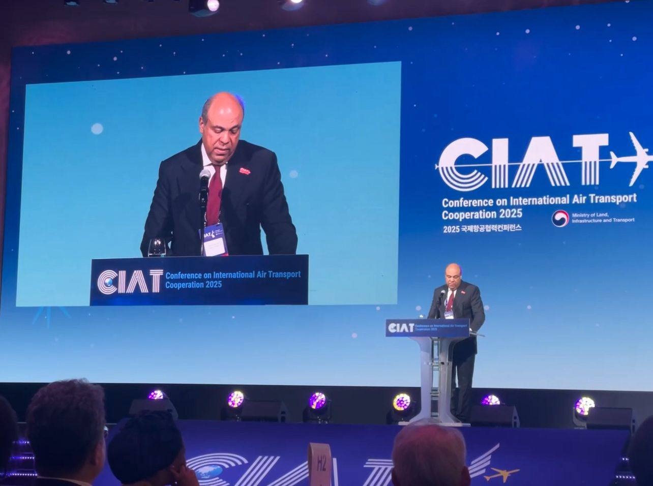 وزير الطيران يشارك في مؤتمر CIAT 2025 بكوريا الجنوبية