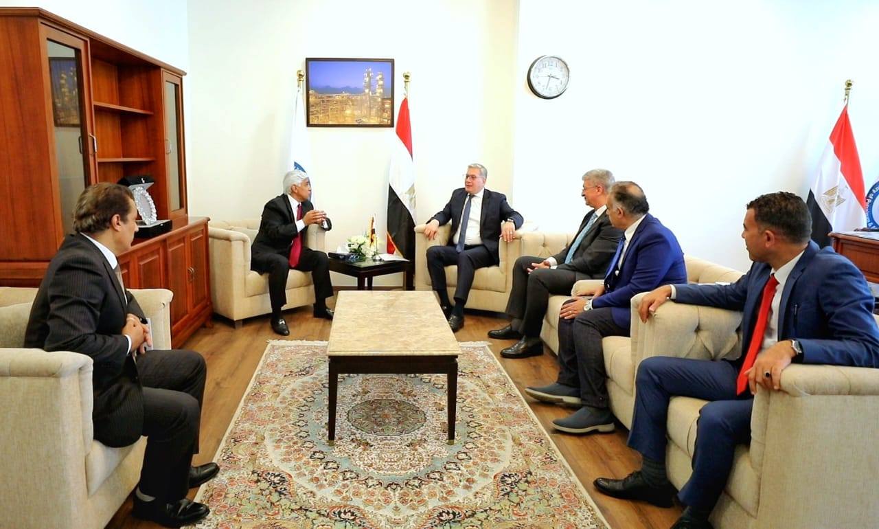 وزير البترول يجتمع مع رئيس الشركة العالمية لصناعة المواسير IPIC