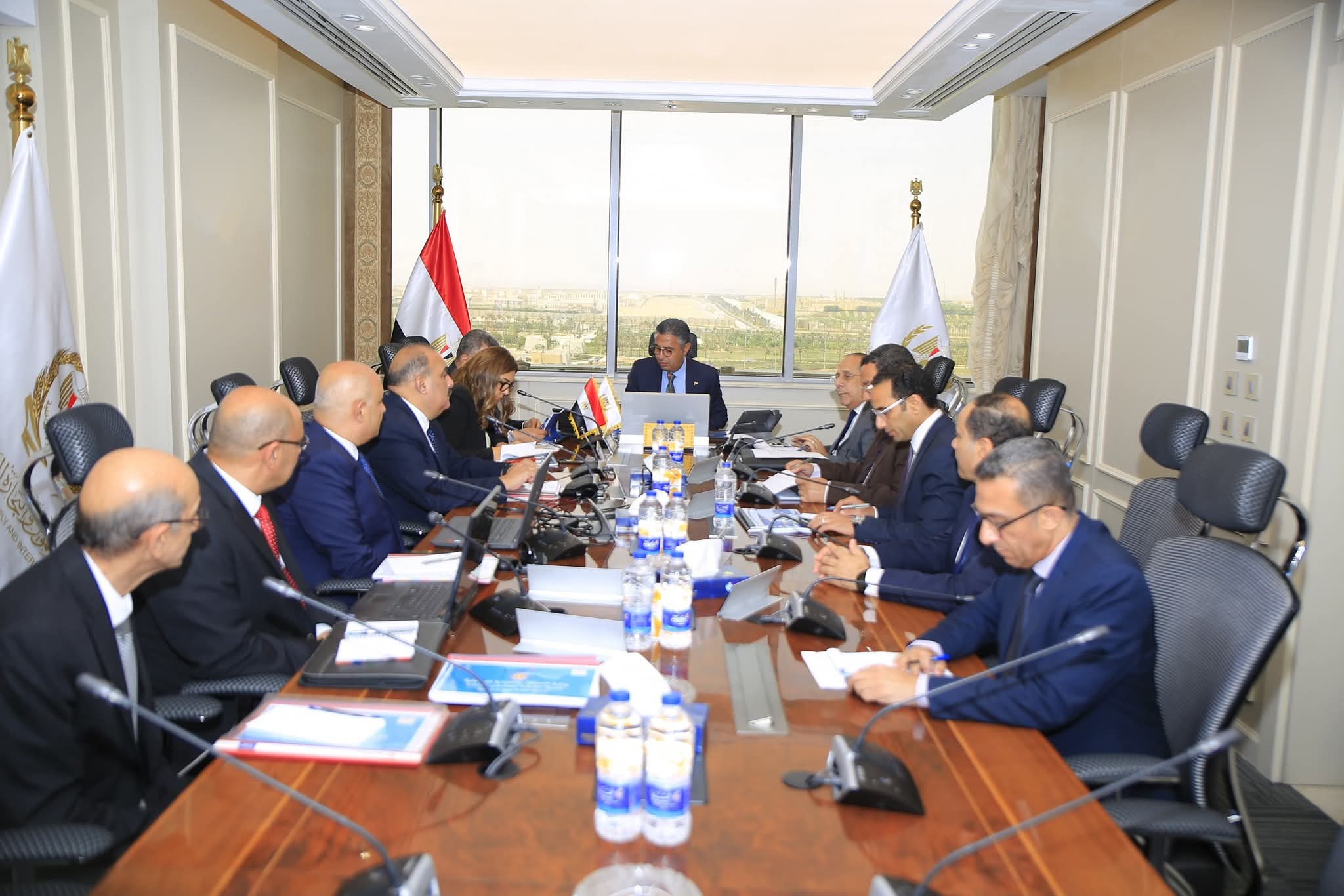 وزير التموين مع رئيس الشركة العامة لتجارة الجملة