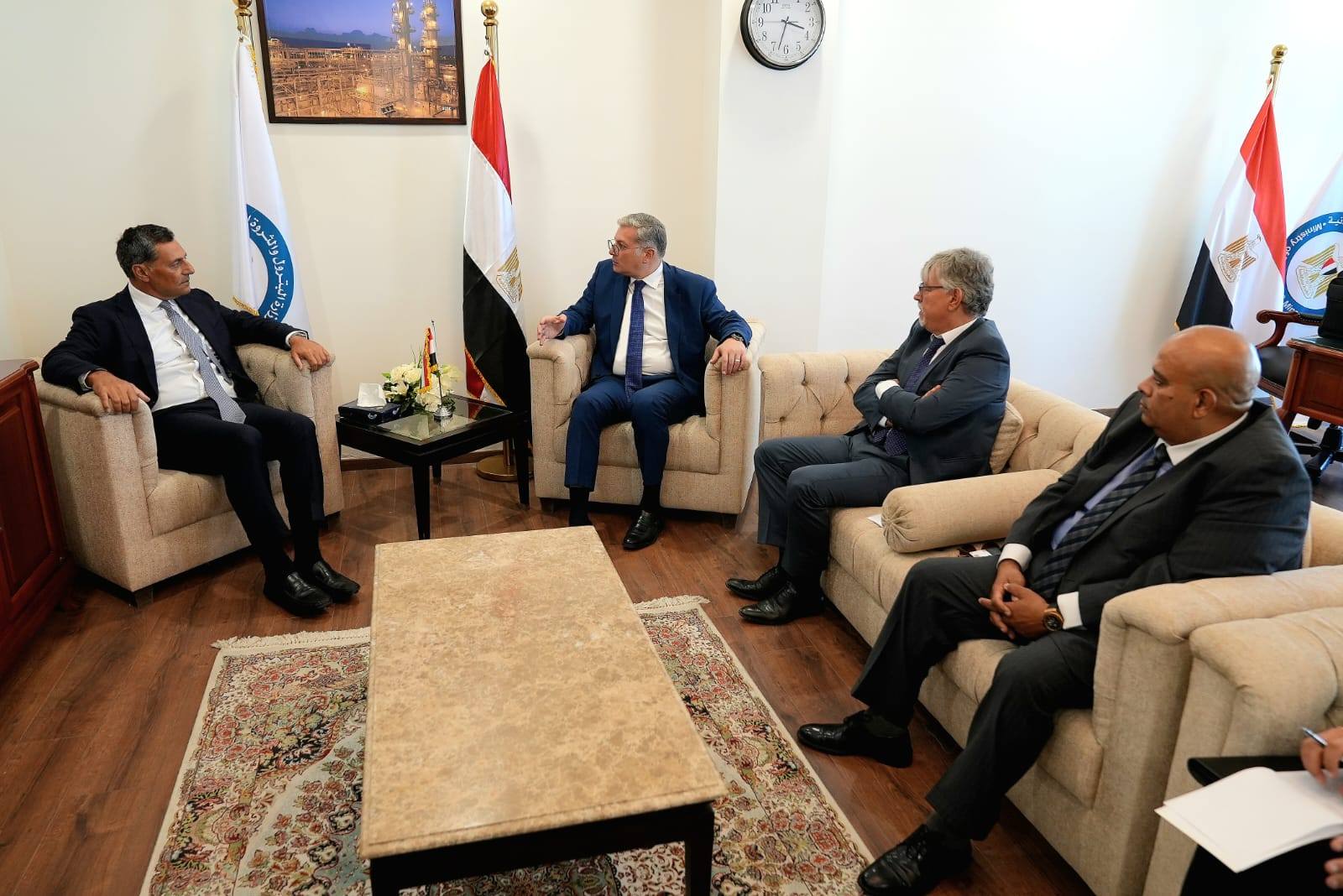 وزير البترول في اجتماع مع رئيس شركة إنرجين اليونانية
