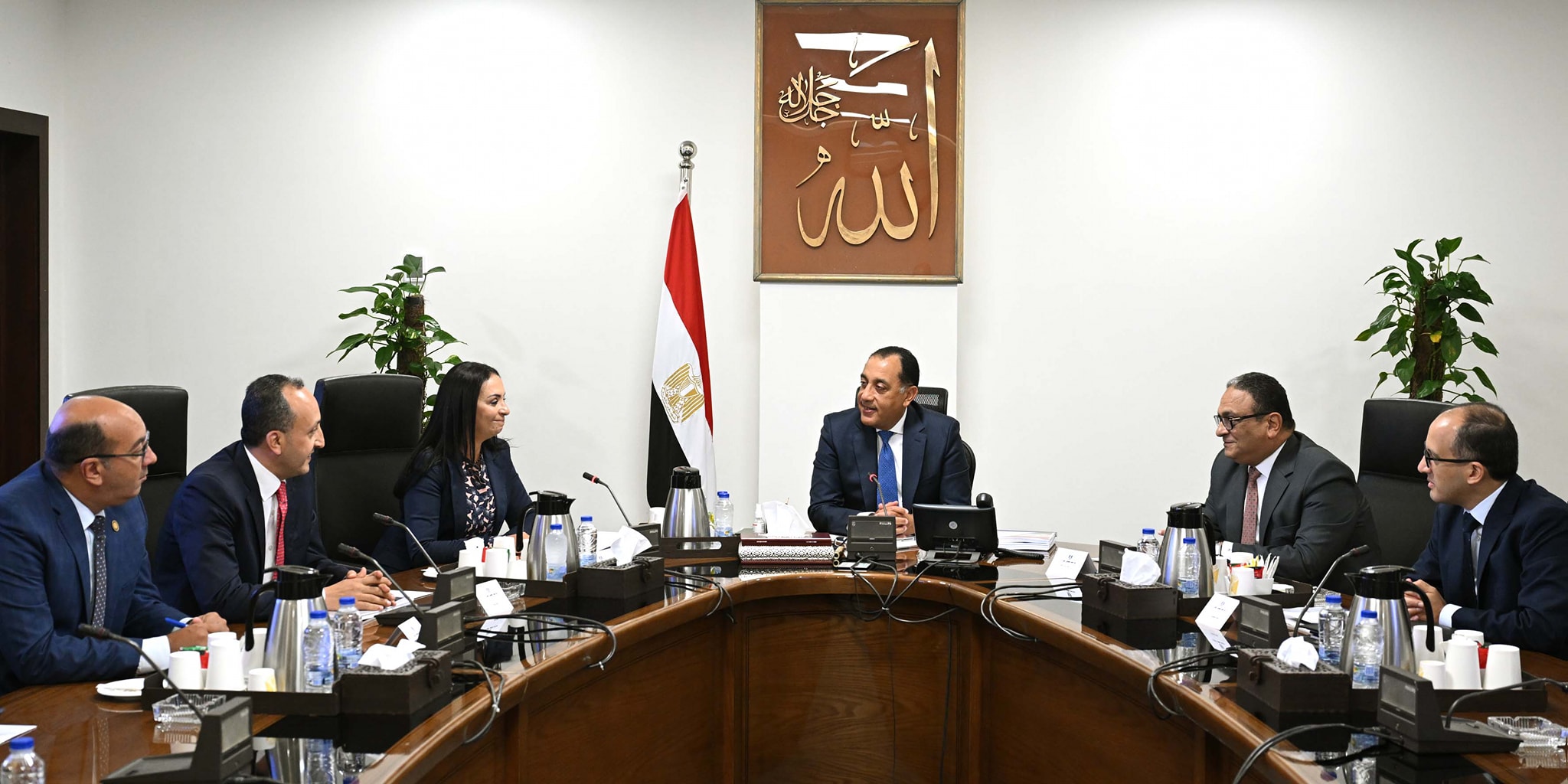 رئيس الوزراء يجتمع مع وزيرة التضامن الاجتماعي