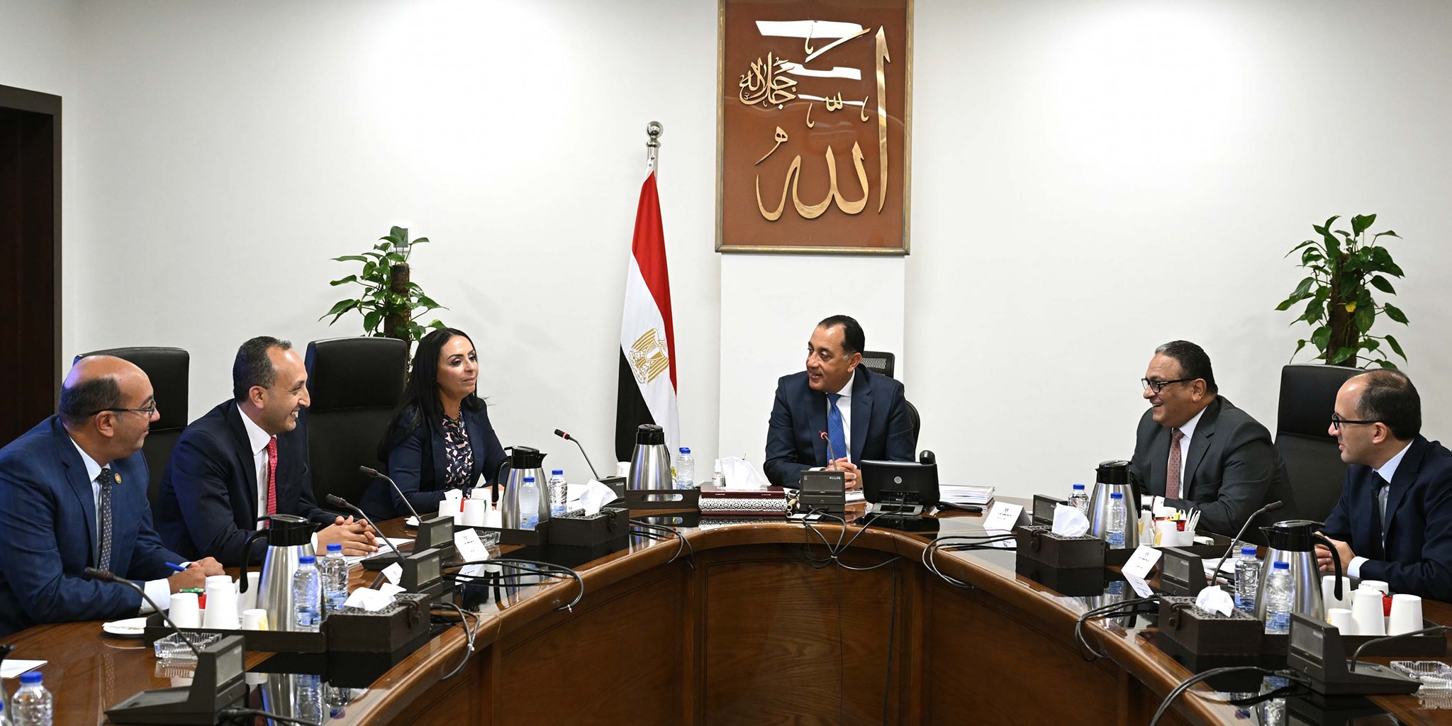 رئيس الوزراء يجتمع مع وزيرة التضامن الاجتماعي