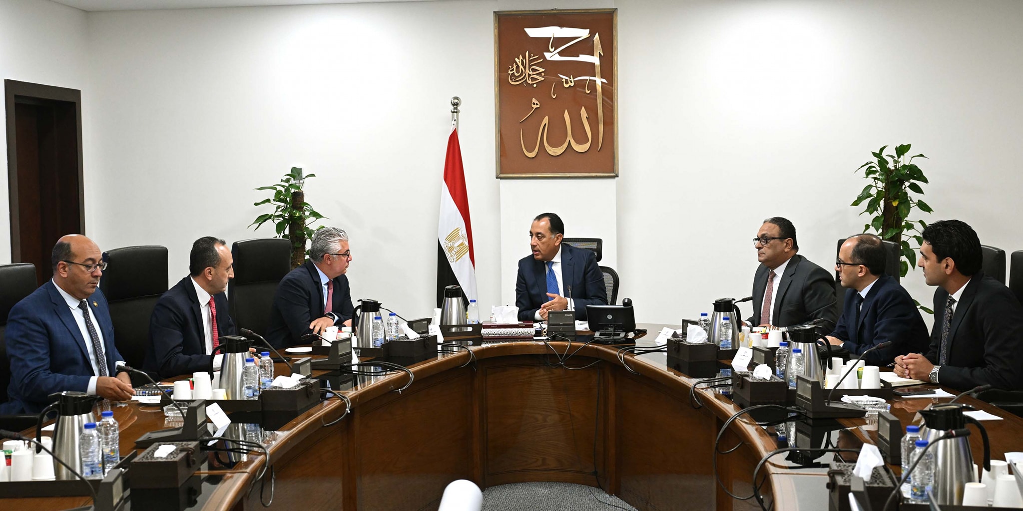 مدبولي مع رئيس الهيئة العامة للمنطقة الاقتصادية لقناة السويس