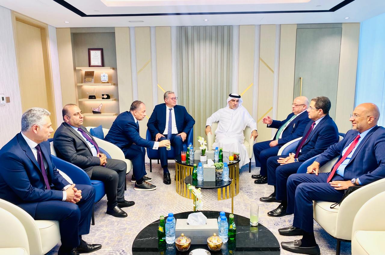 وزير البترول يجتمع مع مجموعة موانئ ابوظبي