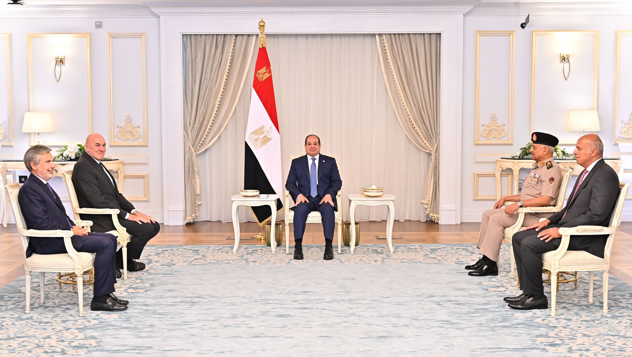 الرئيس السيسي يستقبل وزير الدفاع الإيطالي