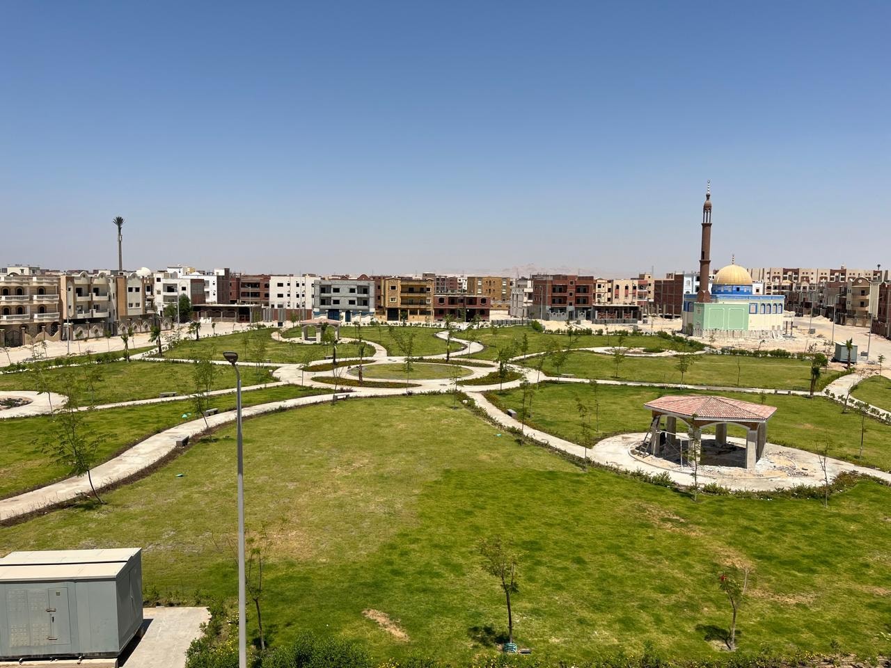 وزير الإسكان يتابع موقف المشروعات السكنية بعدة مدن بالصعيد