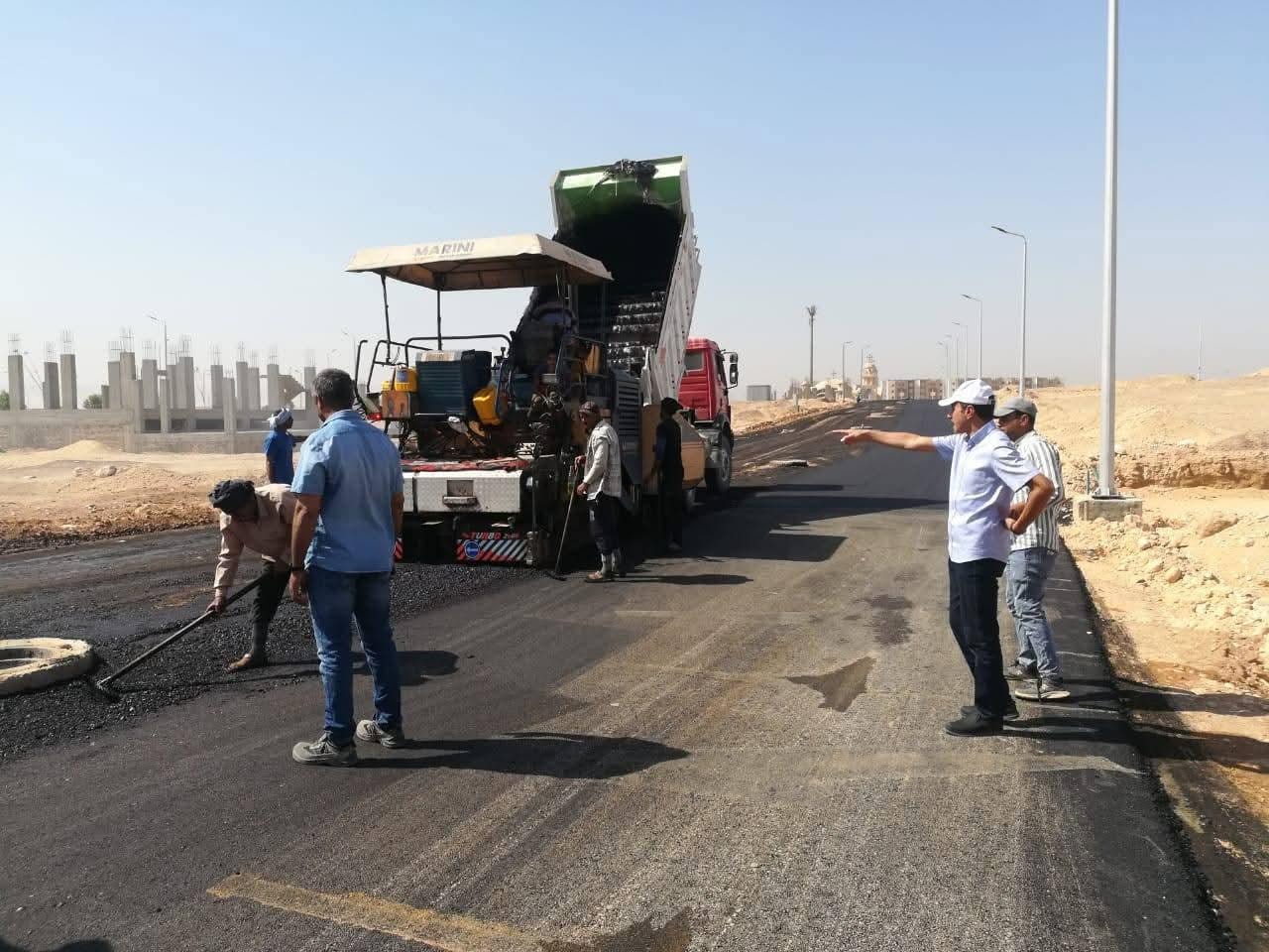 وزير الإسكان يتابع موقف المشروعات السكنية بعدة مدن بالصعيد