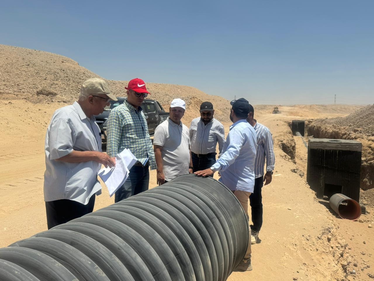 وزير الإسكان يتابع موقف المشروعات السكنية بعدة مدن بالصعيد
