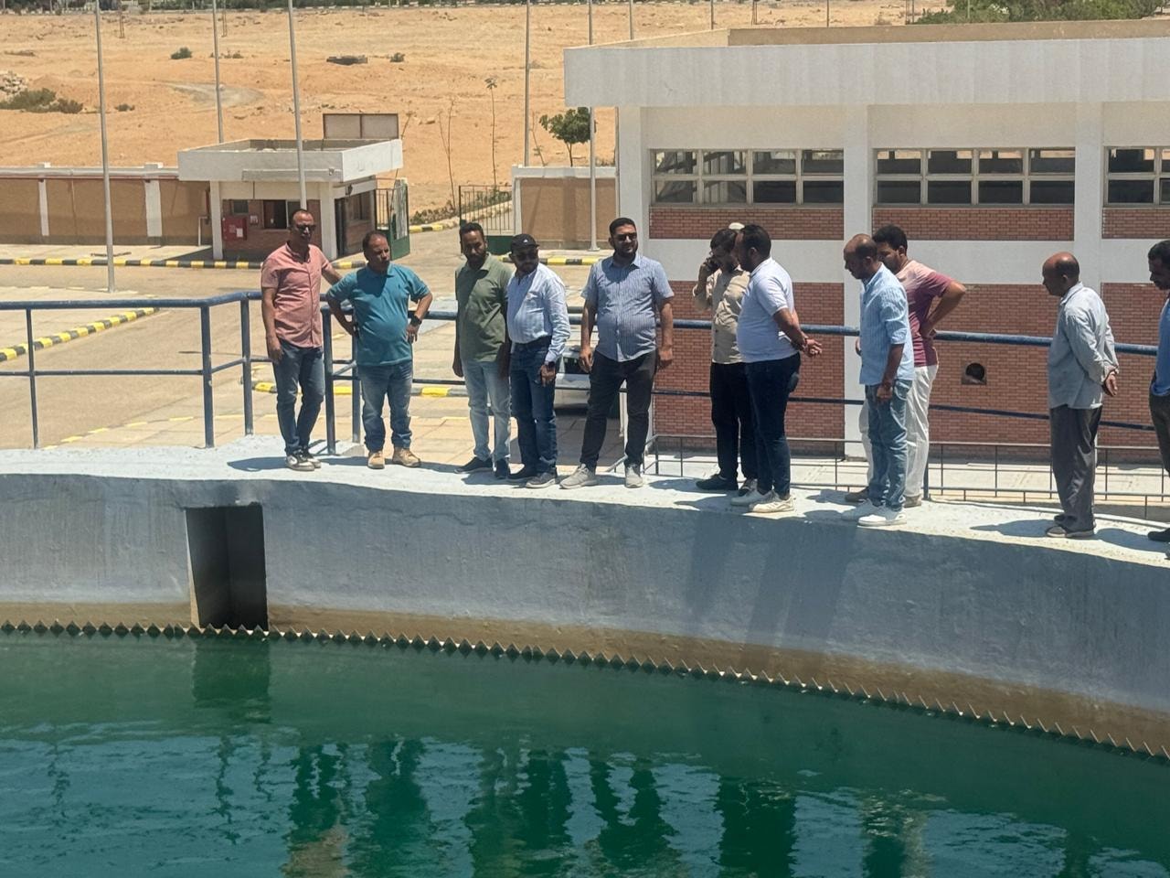 وزير الإسكان يتابع موقف المشروعات السكنية بعدة مدن بالصعيد