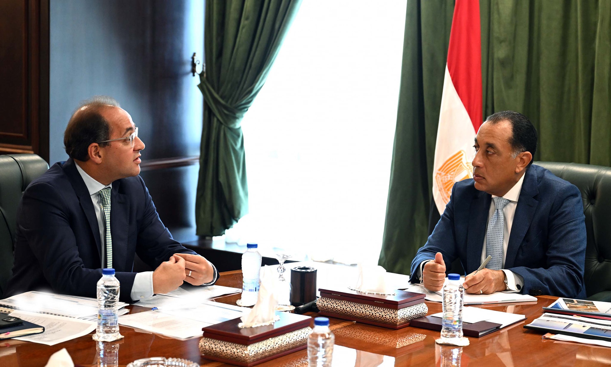رئيس الوزراء في اجتماع مع وزير المالية