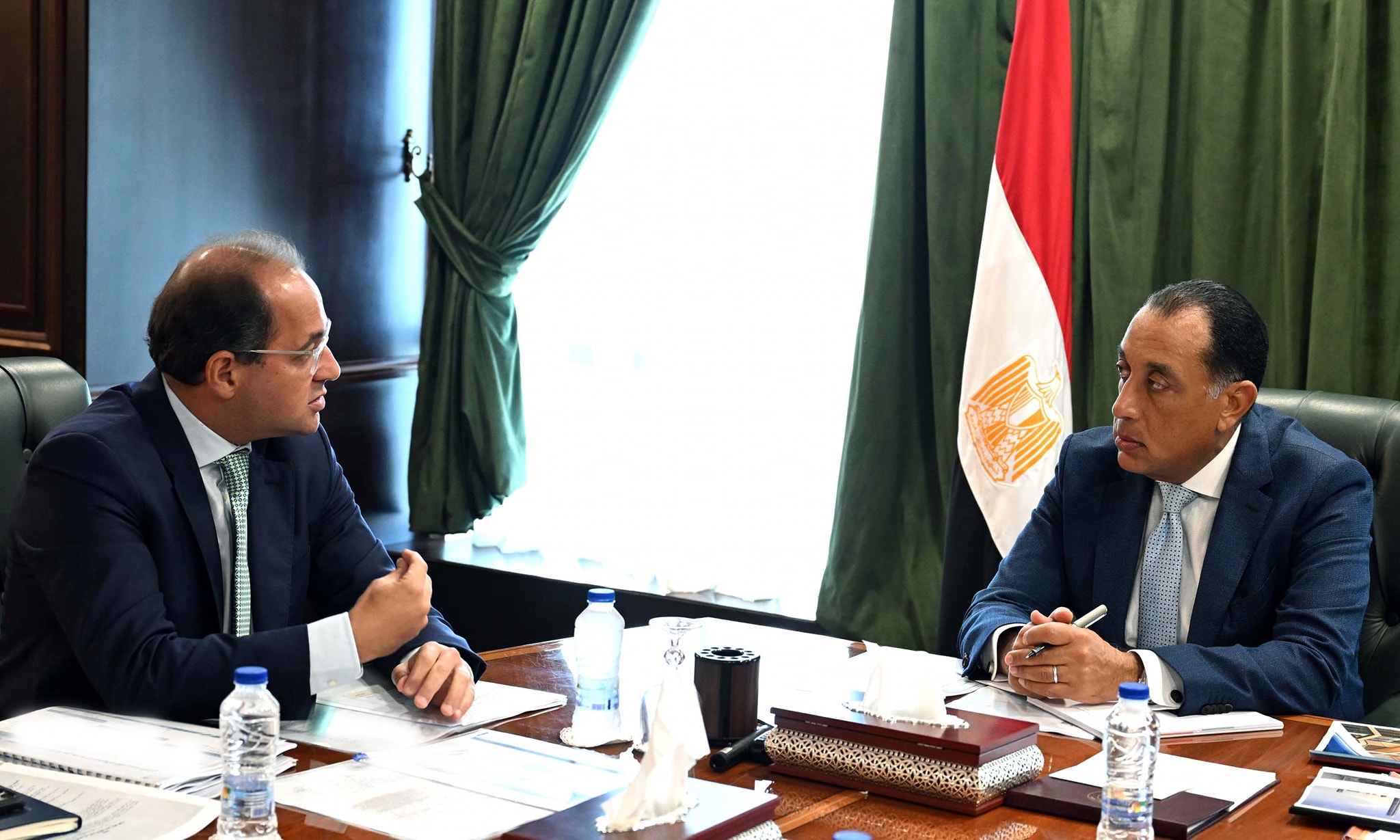 رئيس الوزراء في اجتماع مع وزير المالية