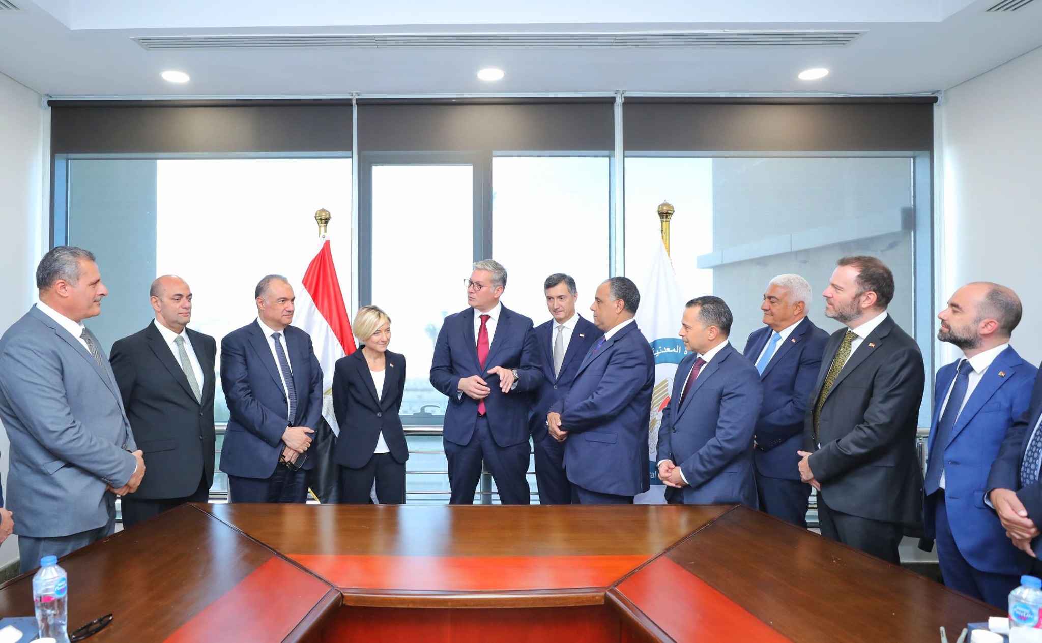 إيجاس توقع مع إيني وبي بي اتفاقية حفر بئر استكشافي بالبحر الأحمر