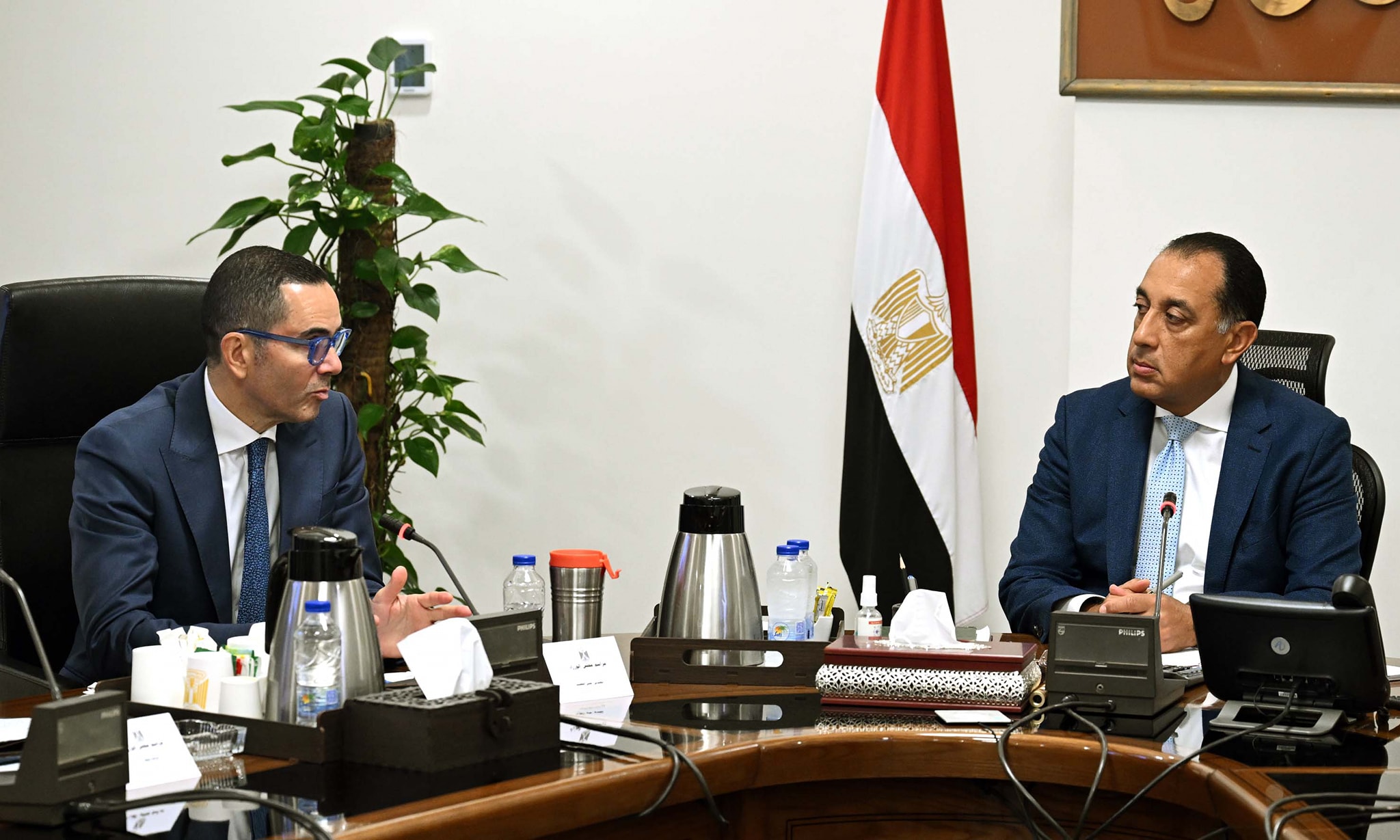 رئيس الوزراء يجتمع مع وزير الاستثمار