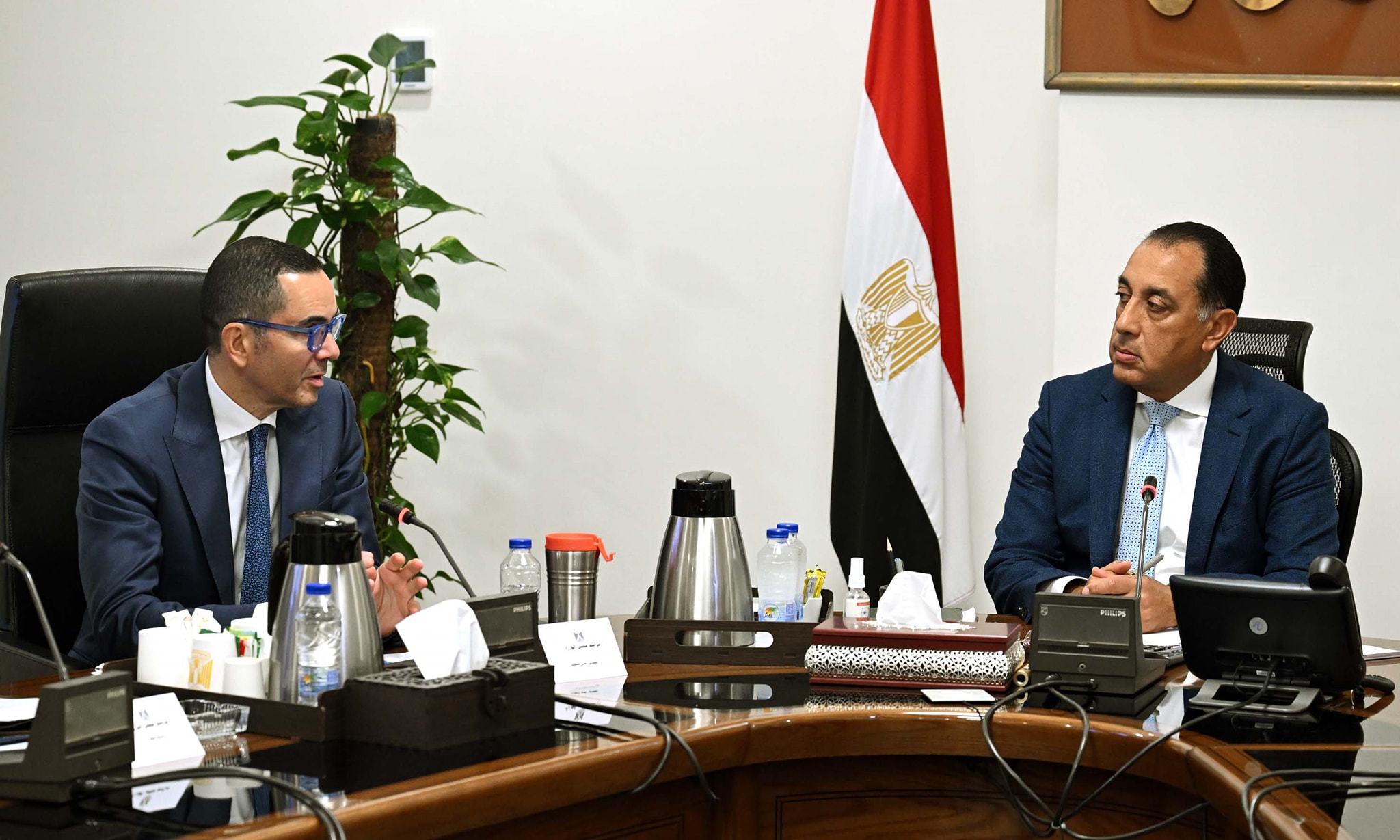 رئيس الوزراء يجتمع مع وزير الاستثمار