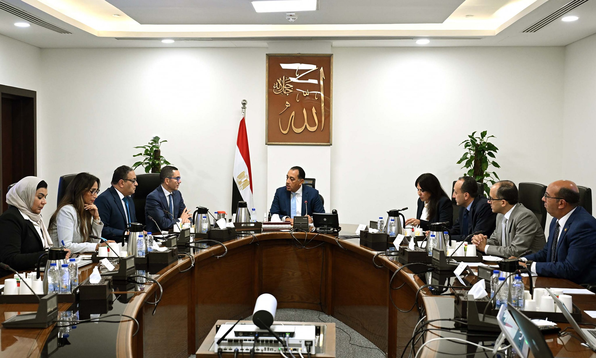 رئيس الوزراء يجتمع مع وزير الاستثمار