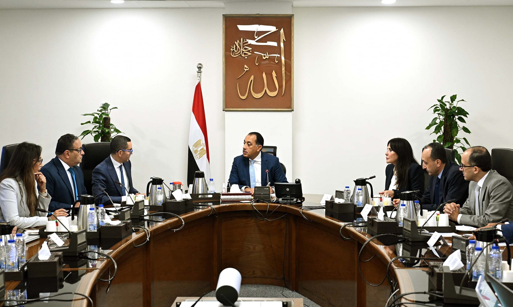 رئيس الوزراء يجتمع مع وزير الاستثمار