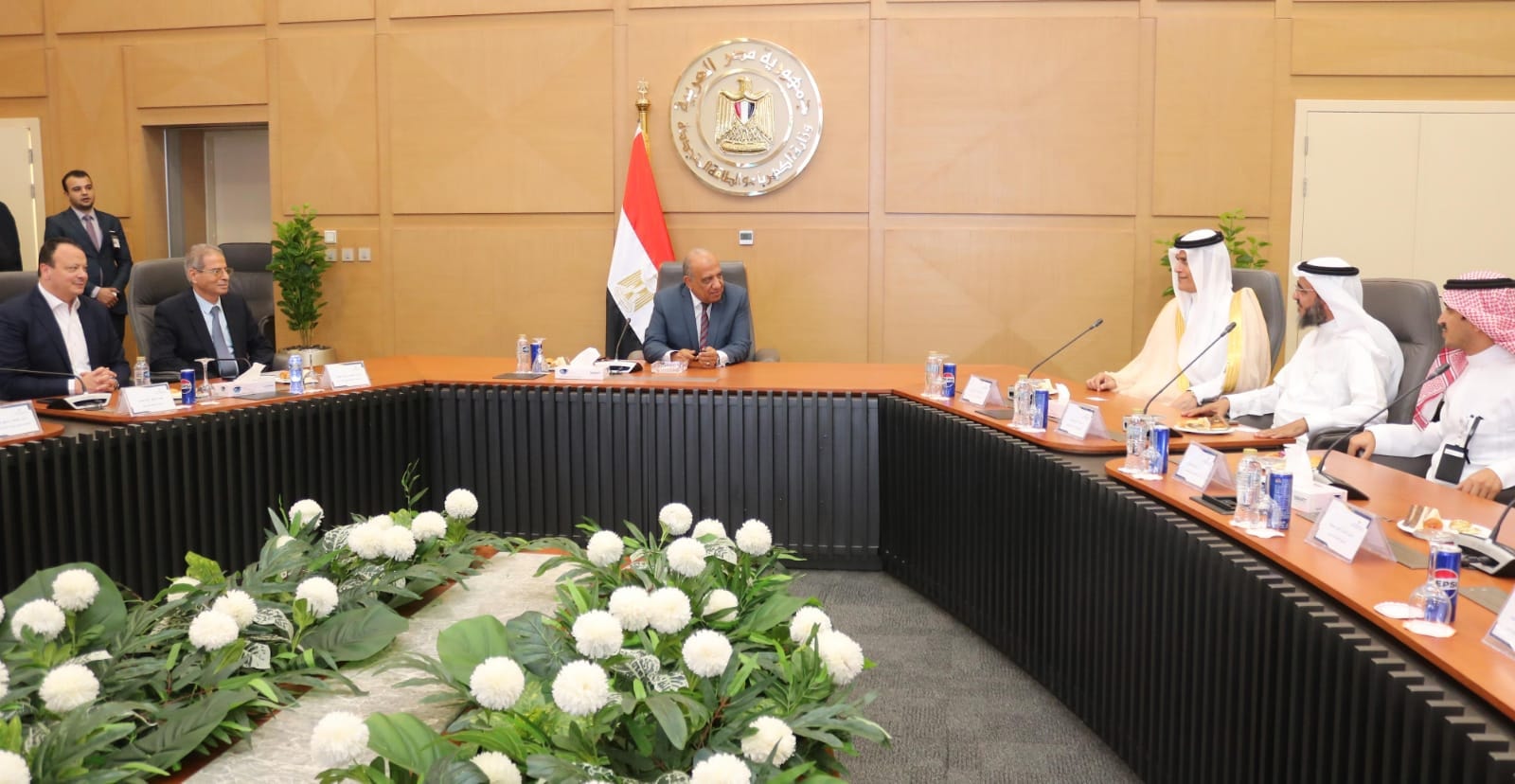 توقيع مذكرة تفاهم لتطوير وتحديث مركز أبحاث الجهد الفائق