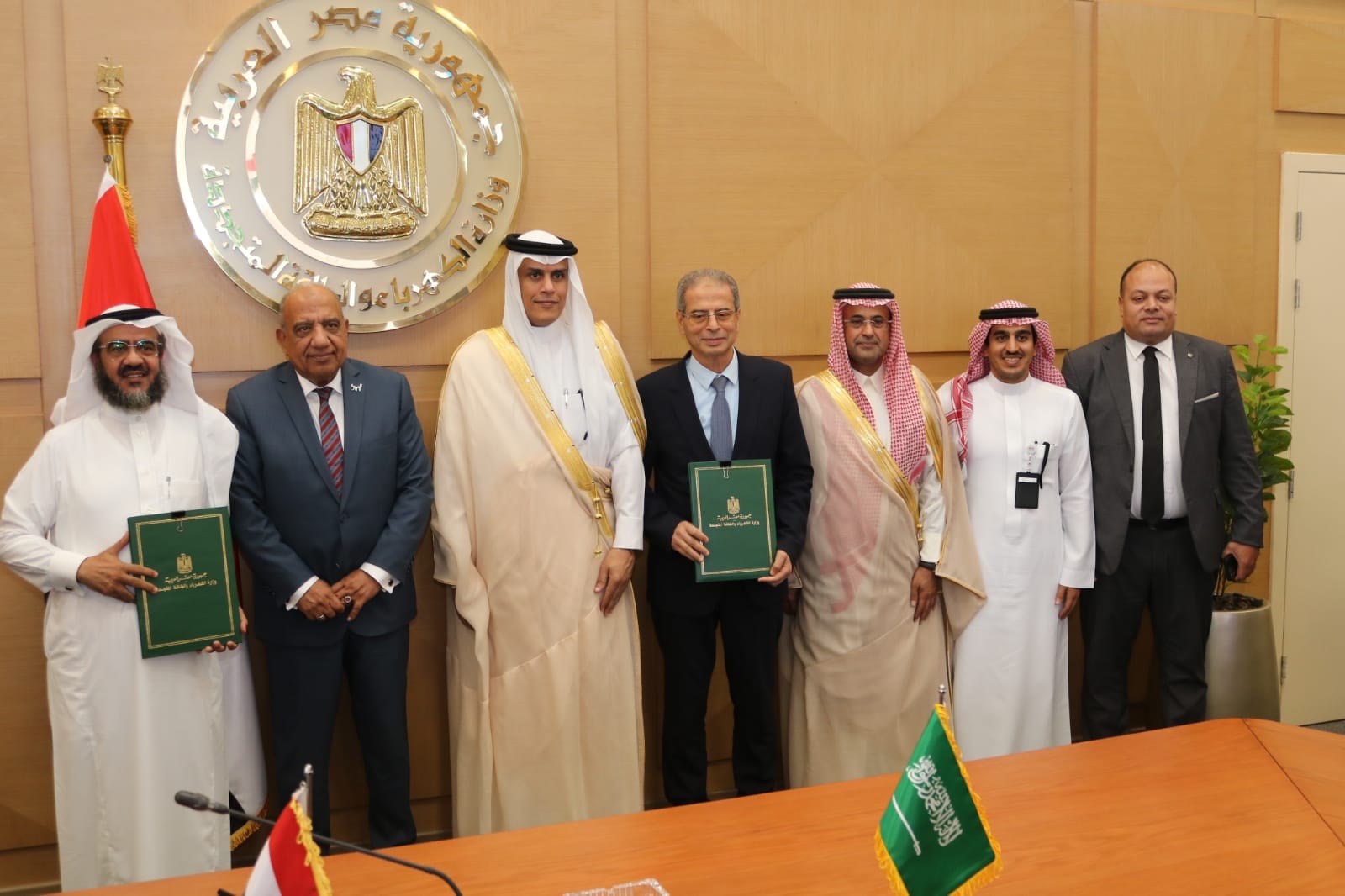 توقيع مذكرة تفاهم لتطوير وتحديث مركز أبحاث الجهد الفائق