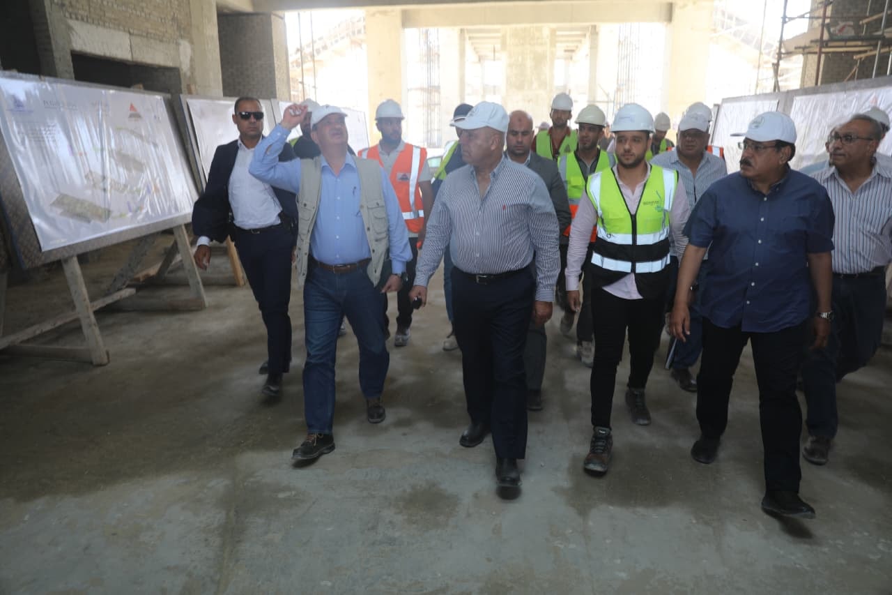 جولة كامل الوزير بمشروع شبكة القطار الكهربائي السريع