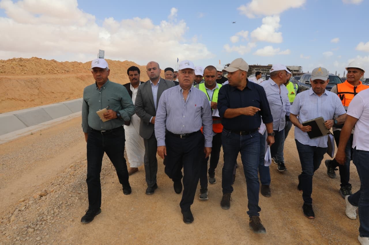 جولة كامل الوزير بمشروع شبكة القطار الكهربائي السريع