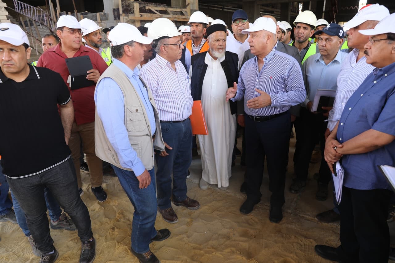 جولة كامل الوزير بمشروع شبكة القطار الكهربائي السريع