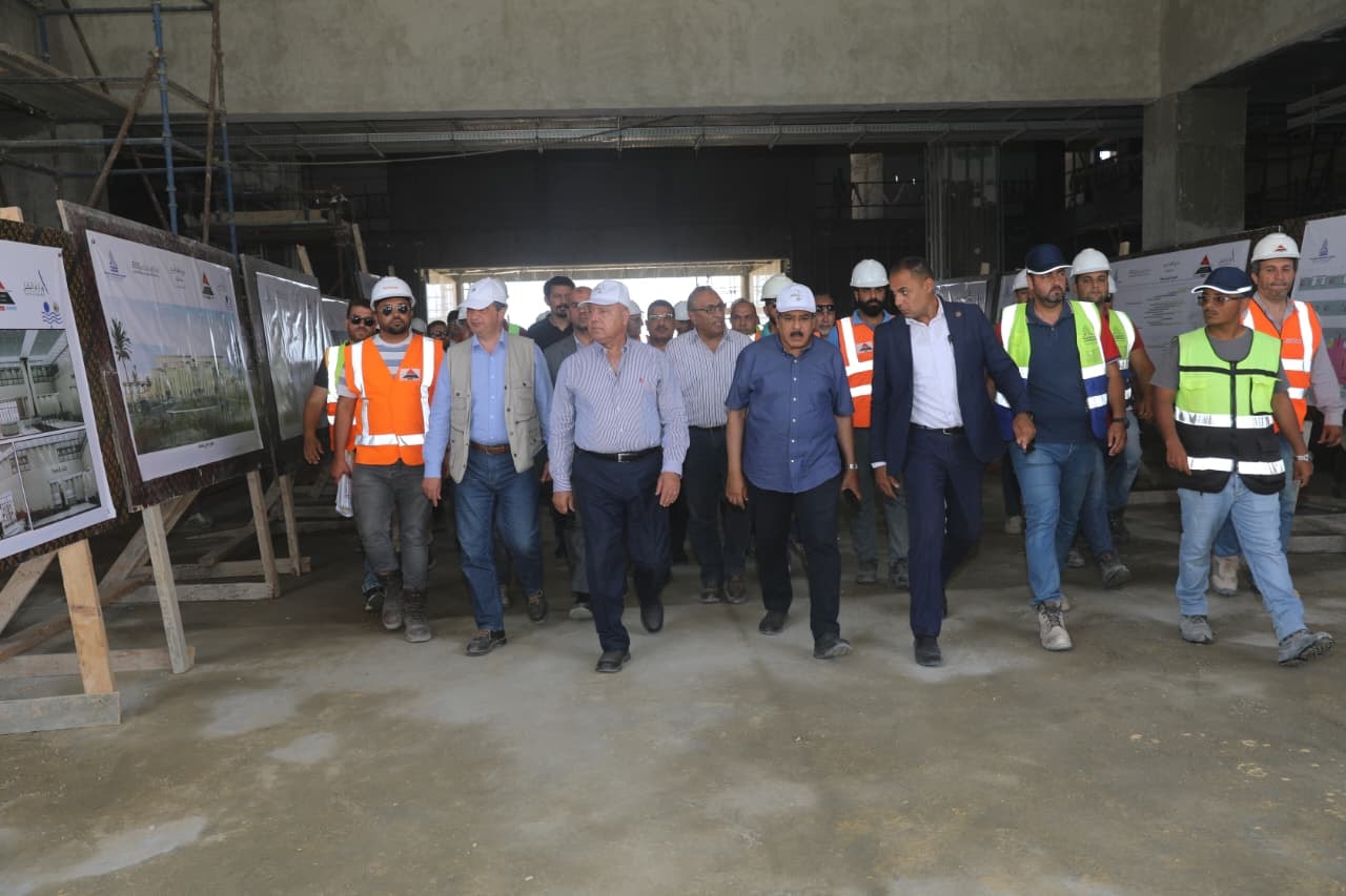جولة كامل الوزير بمشروع شبكة القطار الكهربائي السريع