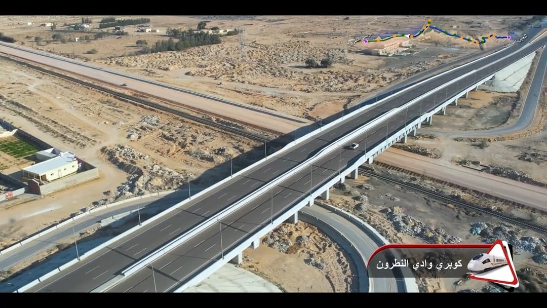 جولة كامل الوزير بمشروع شبكة القطار الكهربائي السريع