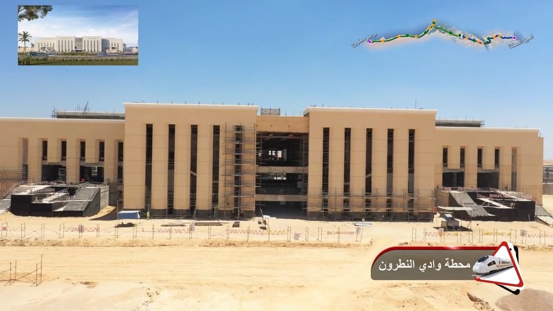 جولة كامل الوزير بمشروع شبكة القطار الكهربائي السريع
