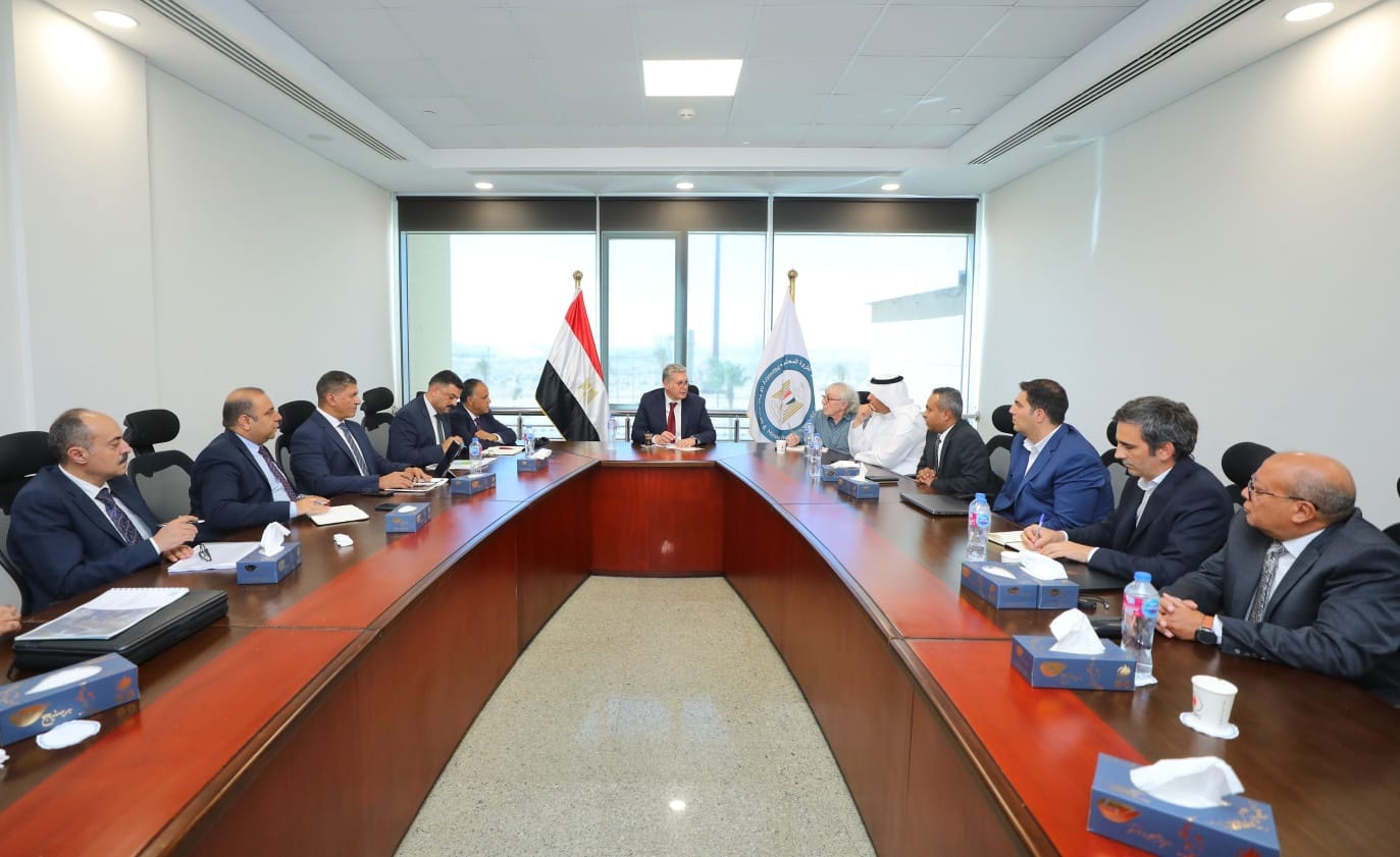 وزير البترول يجتمع مع ممثلي عدد من الشركات العالمية والمحلية