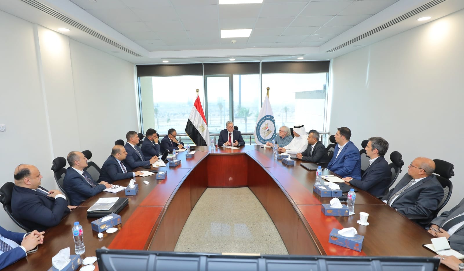 وزير البترول يجتمع مع ممثلي عدد من الشركات العالمية والمحلية