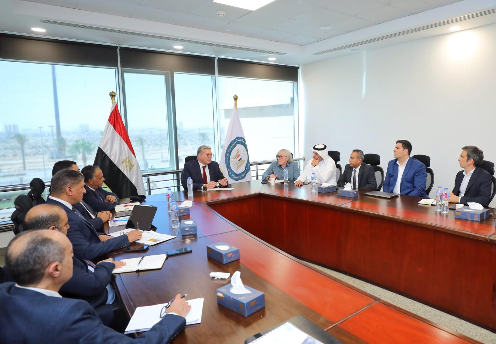 وزير البترول يجتمع مع ممثلي عدد من الشركات العالمية والمحلية