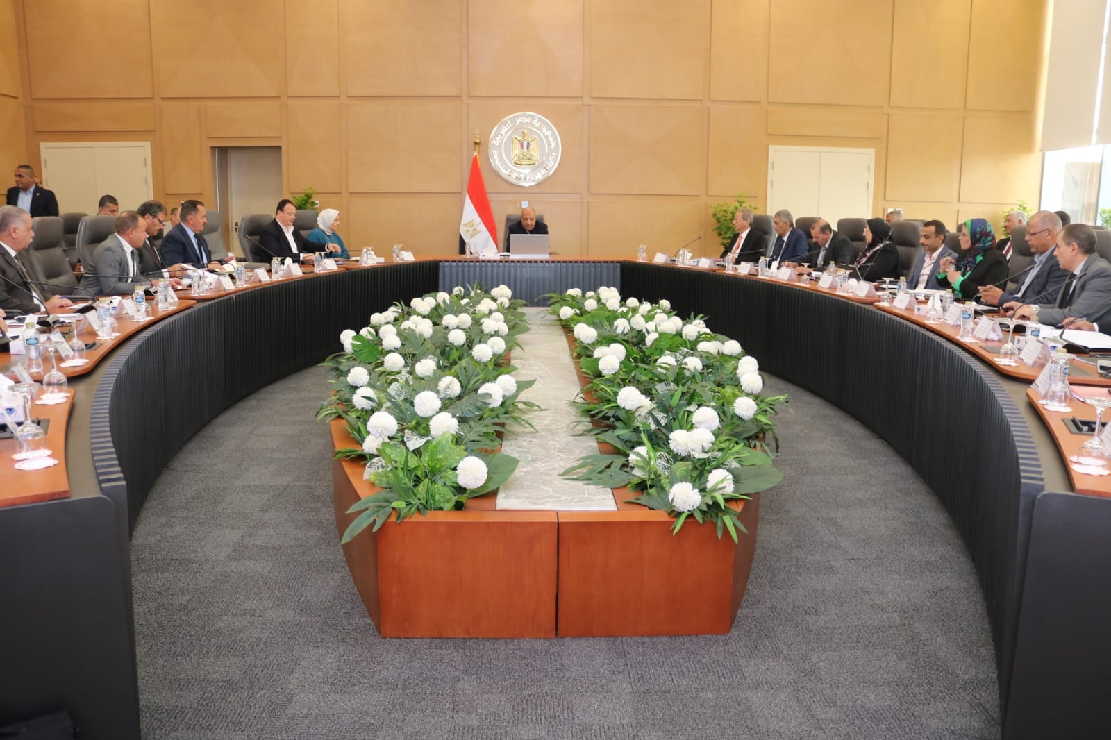 وزير الكهرباء يجتمع برؤساء شركات الإنتاج والنقل والتوزيع