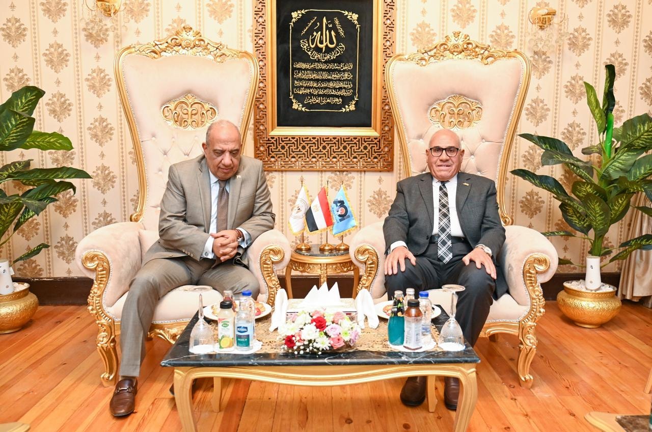 افتتاح خط إنتاج أبراج كهرباء الجهد العالي والفائق بمصنع الطائرات