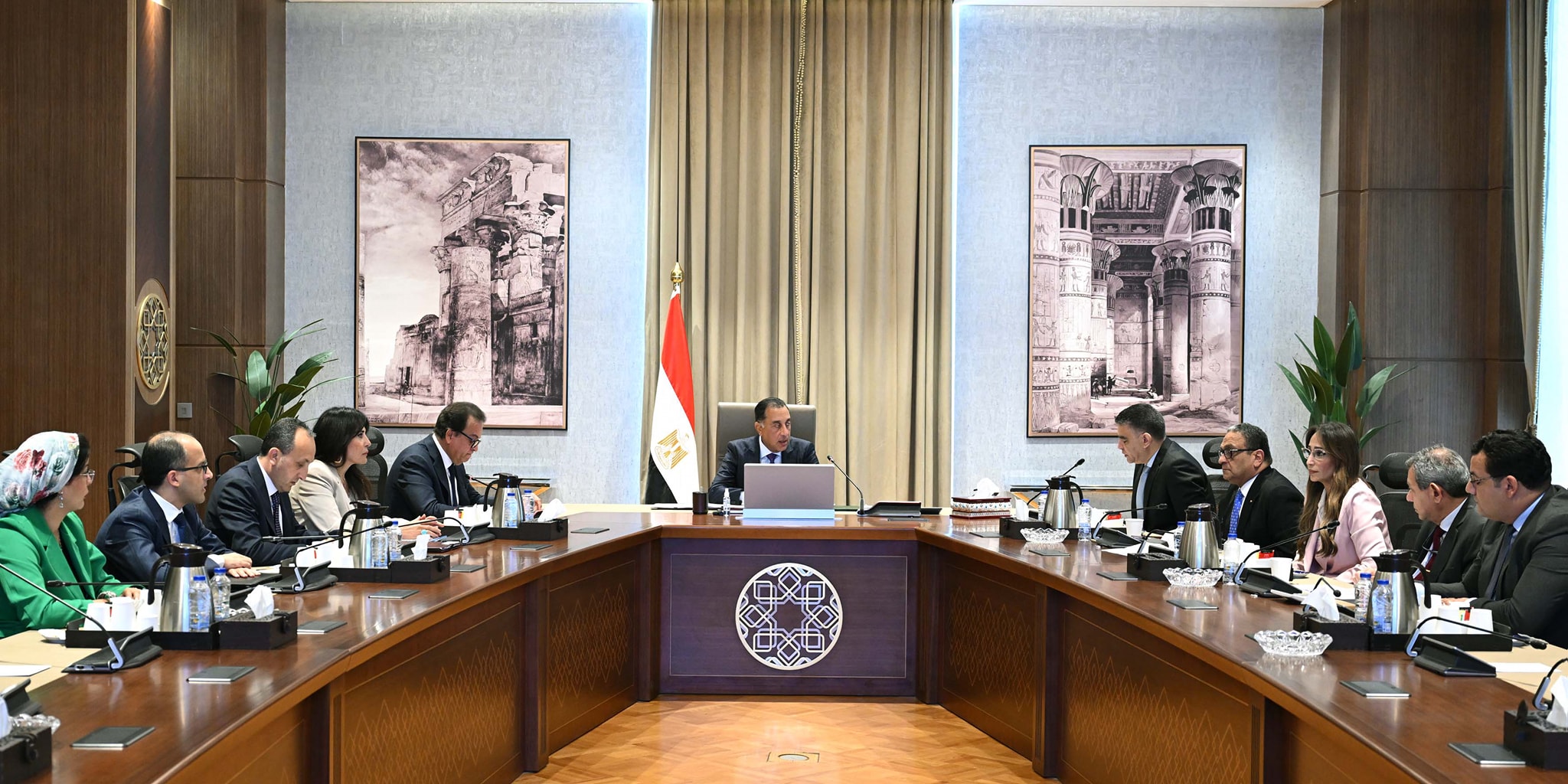 مدبولي يتابع موقف توافر الأدوية والمستلزمات الطبية