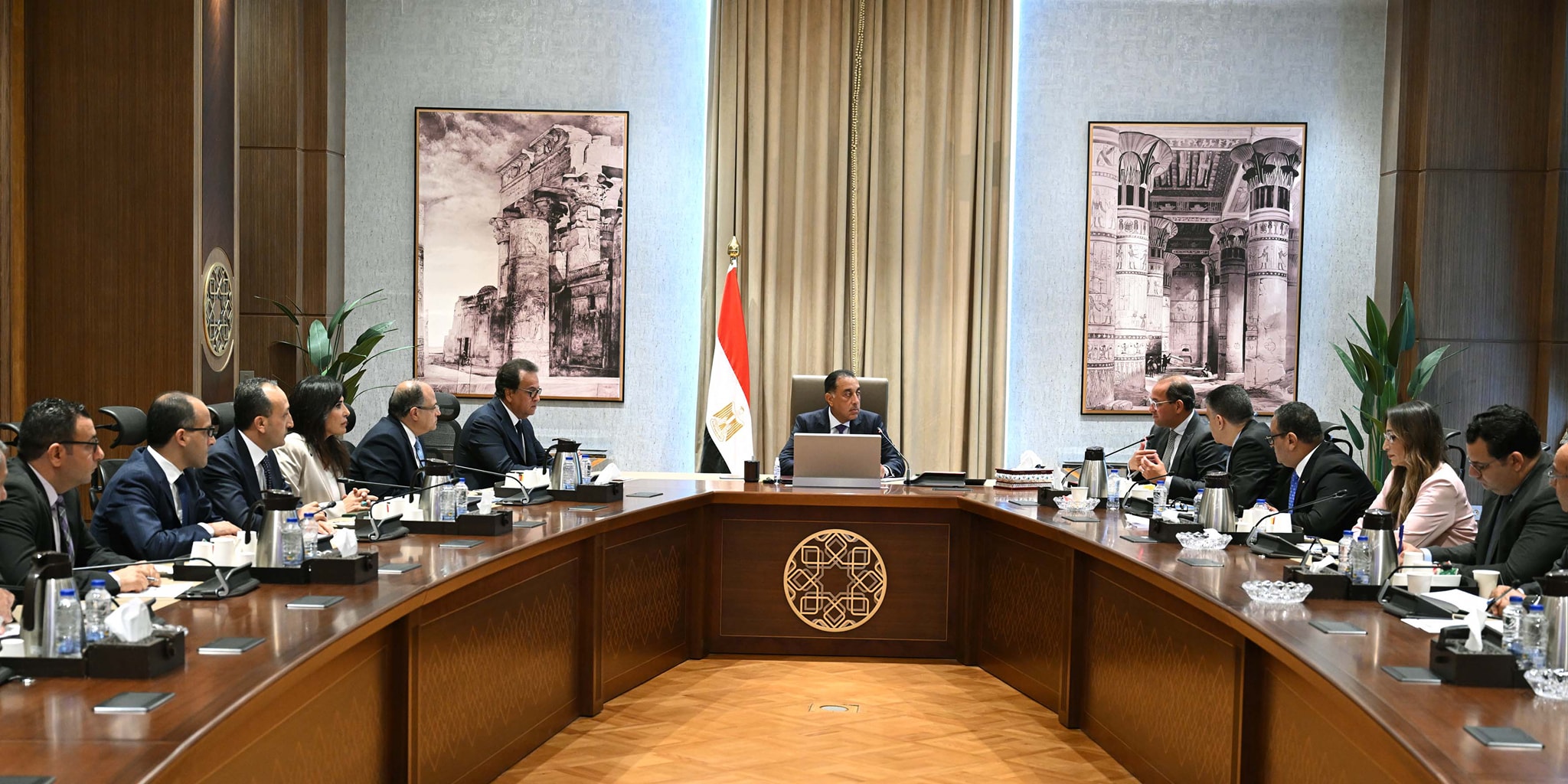مدبولي يتابع جهود دعم صناعة الدواء في السوق المصرية