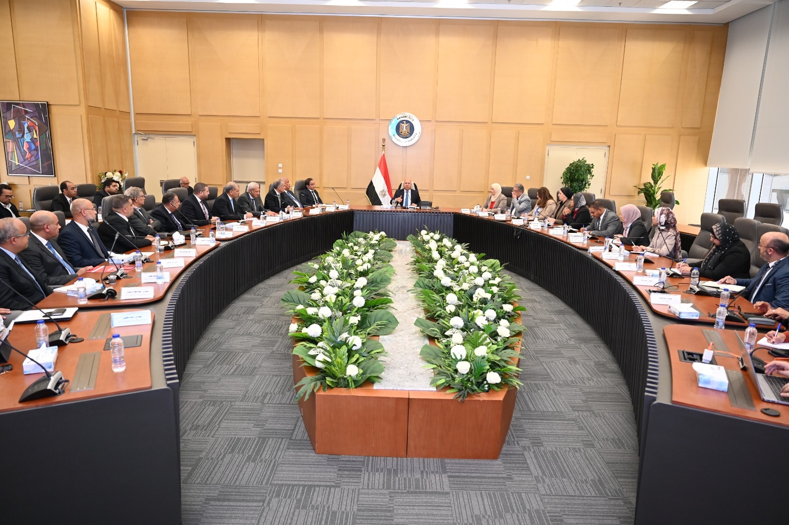 وزير الصناعة يجتمع مع كبار مصنعي الحديد وتجميع السيارات