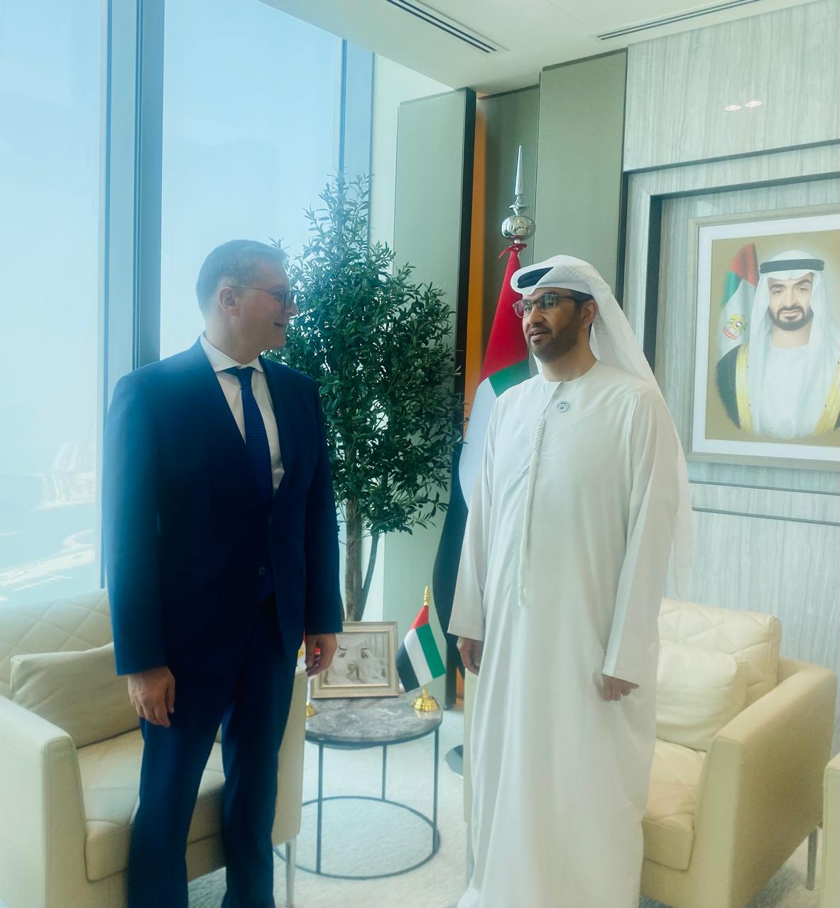 وزير البترول يلتقي وزير الصناعة والتكنولوجيا المتقدمة بدولة الإمارات
