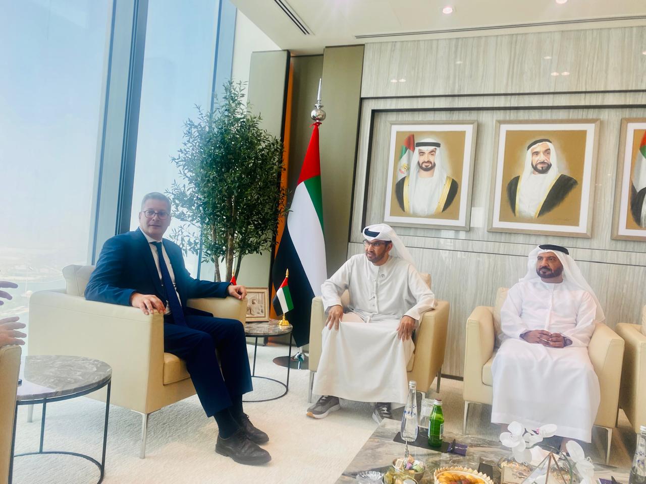 وزير البترول يلتقي وزير الصناعة والتكنولوجيا المتقدمة بدولة الإمارات