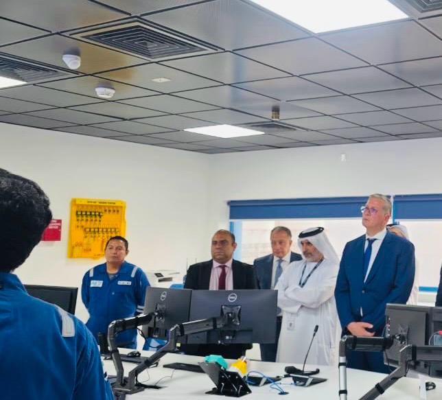 وزير البترول يجتمع مع السادة المختصين بمجموعة موانئ أبوظبي