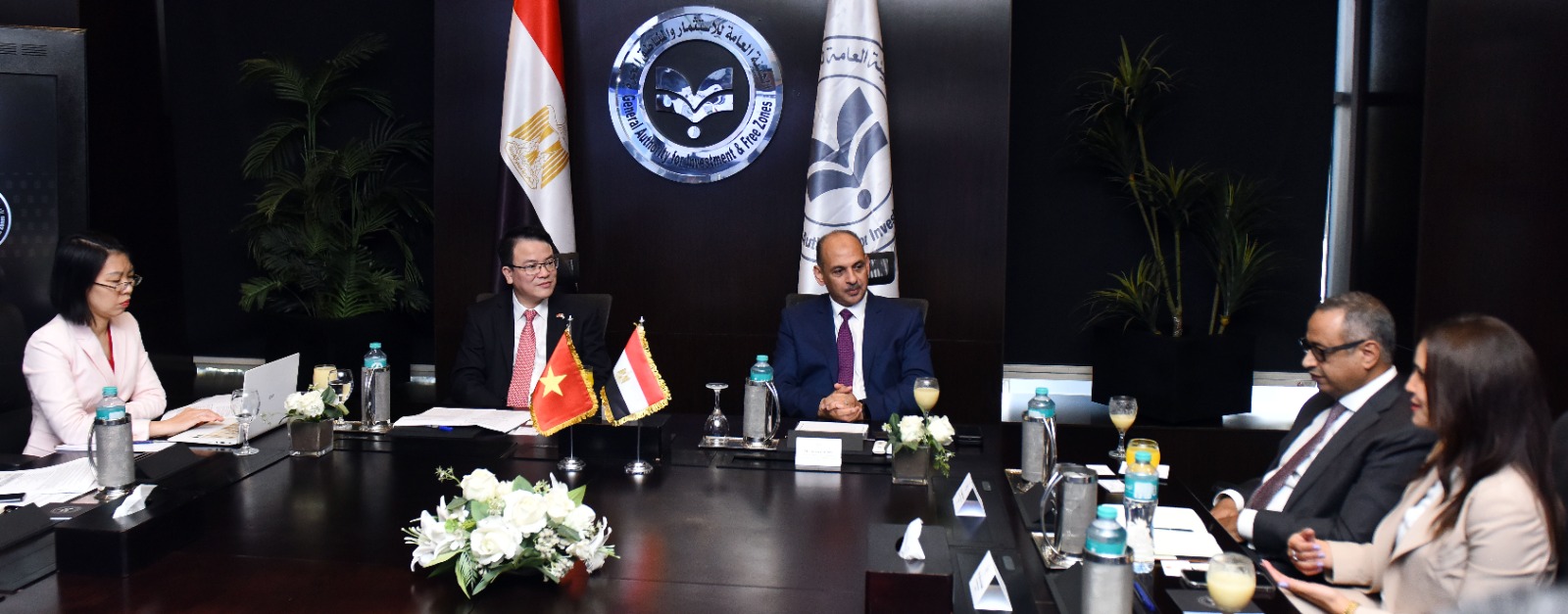 ياسر عباس يلتقي نائب وزير المالية الفيتنامي�