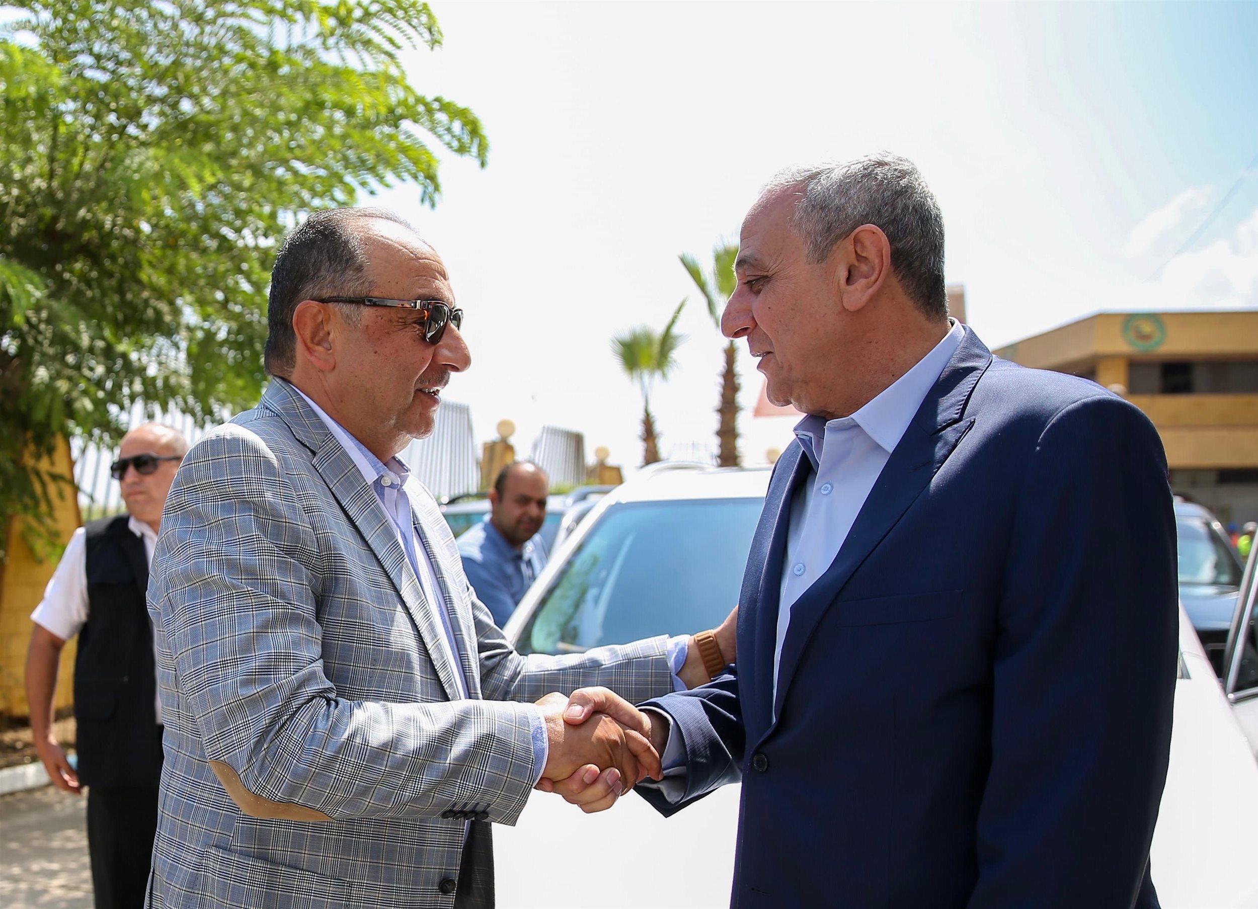 وزير قطاع الأعمال يلتقي محافظ الغربية وأعضاء مجلس النواب