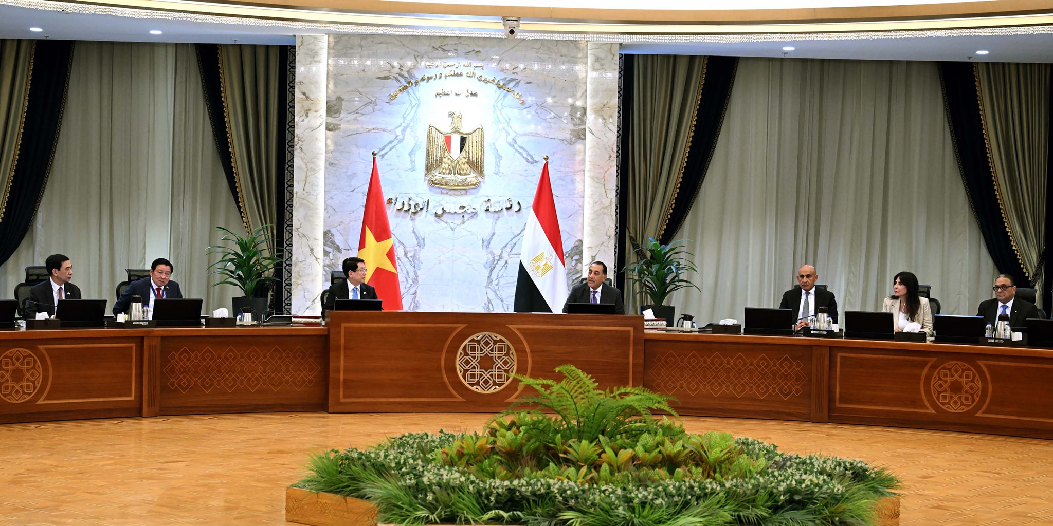 رئيس الوزراء يستقبل رئيس جمهورية فيتنام