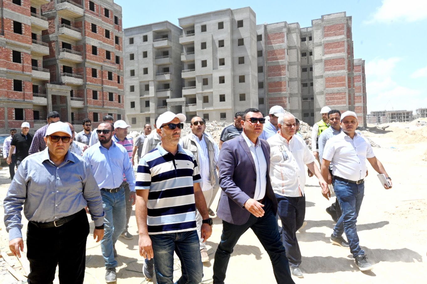 وزير الإسكان يتفقد وحدات مبادرة سكن لكل المصريين ببرج العرب