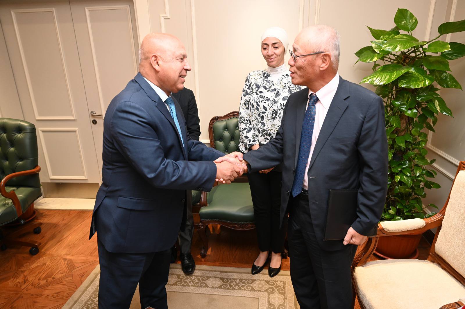 وزير الصناعة والنقل يستقبل السفير الياباني