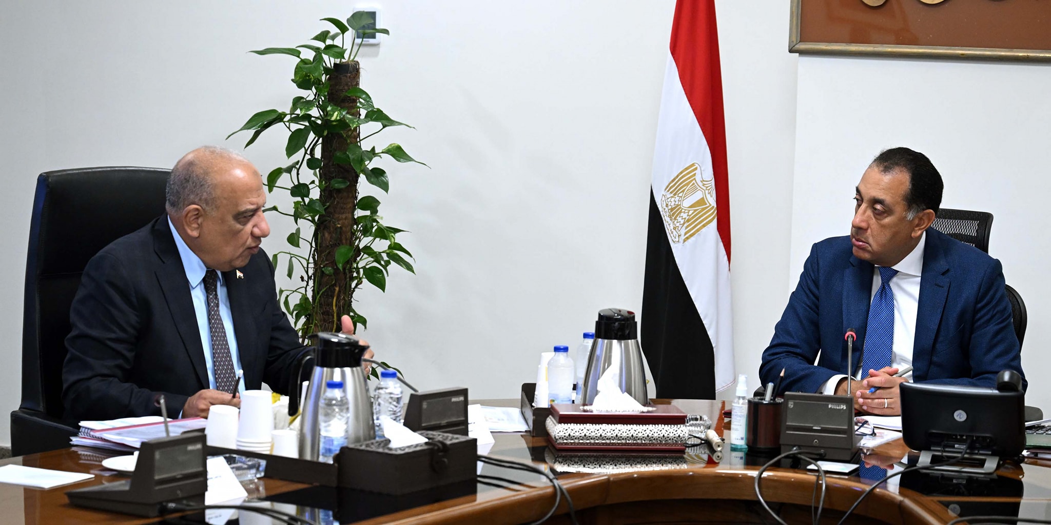 رئيس الوزراء يتابع الموقف التنفيذي لتوفير التغذية الكهربائية